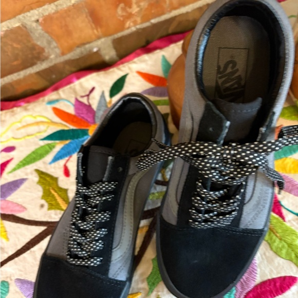 VANS  Casual Black & Gray Lace-Up Sneakers Juniors 6 - Picture 3 of 9
